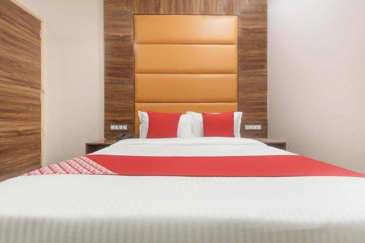 Hotel Blue Executive Near Chhatrapati Shivaji International Airport Bombaim Exterior foto