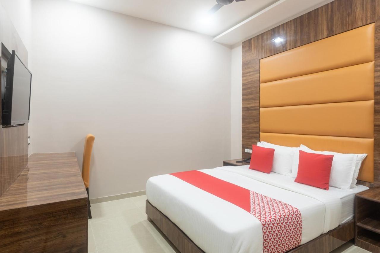 Hotel Blue Executive Near Chhatrapati Shivaji International Airport Bombaim Exterior foto
