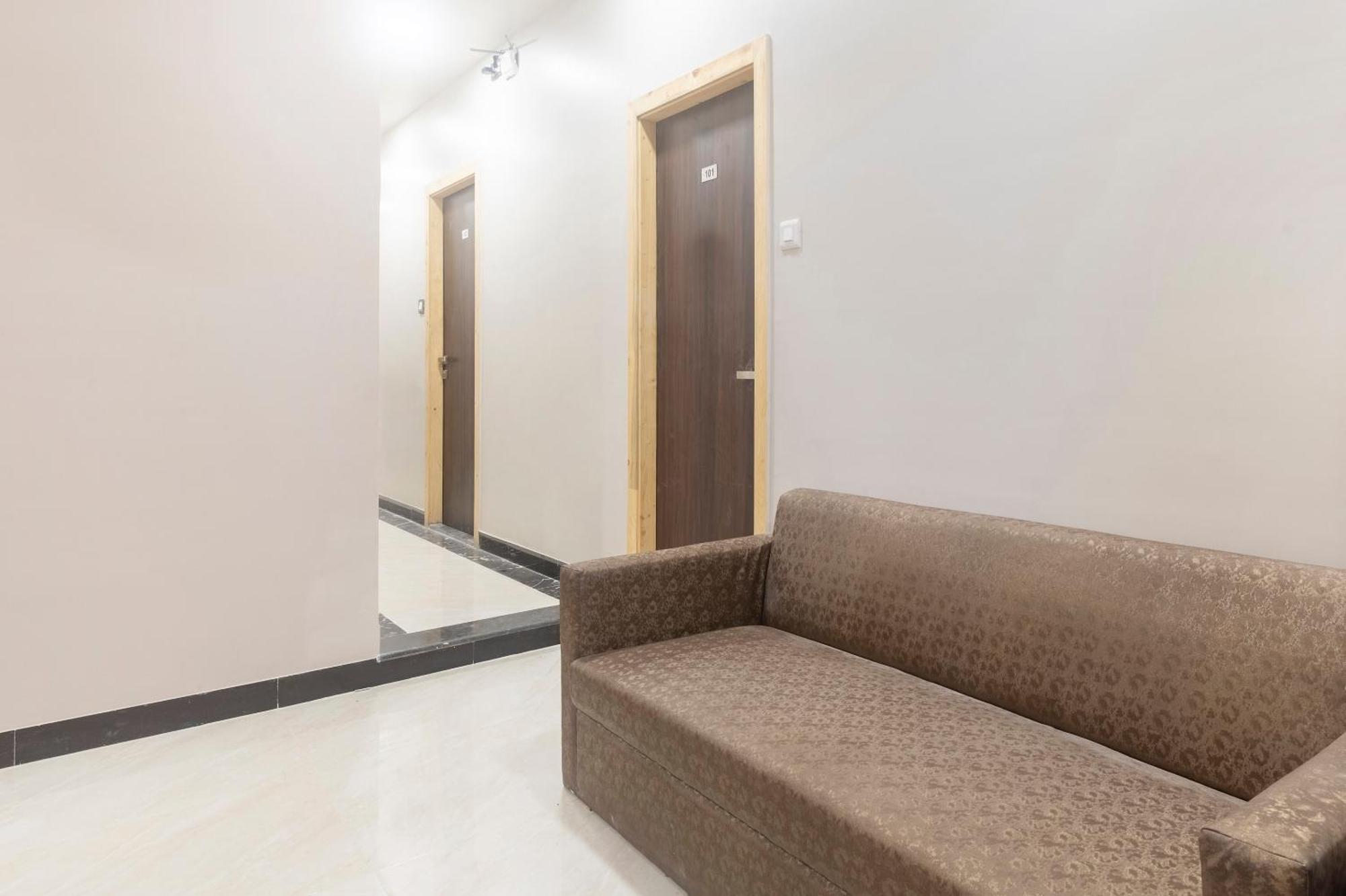 Hotel Blue Executive Near Chhatrapati Shivaji International Airport Bombaim Exterior foto
