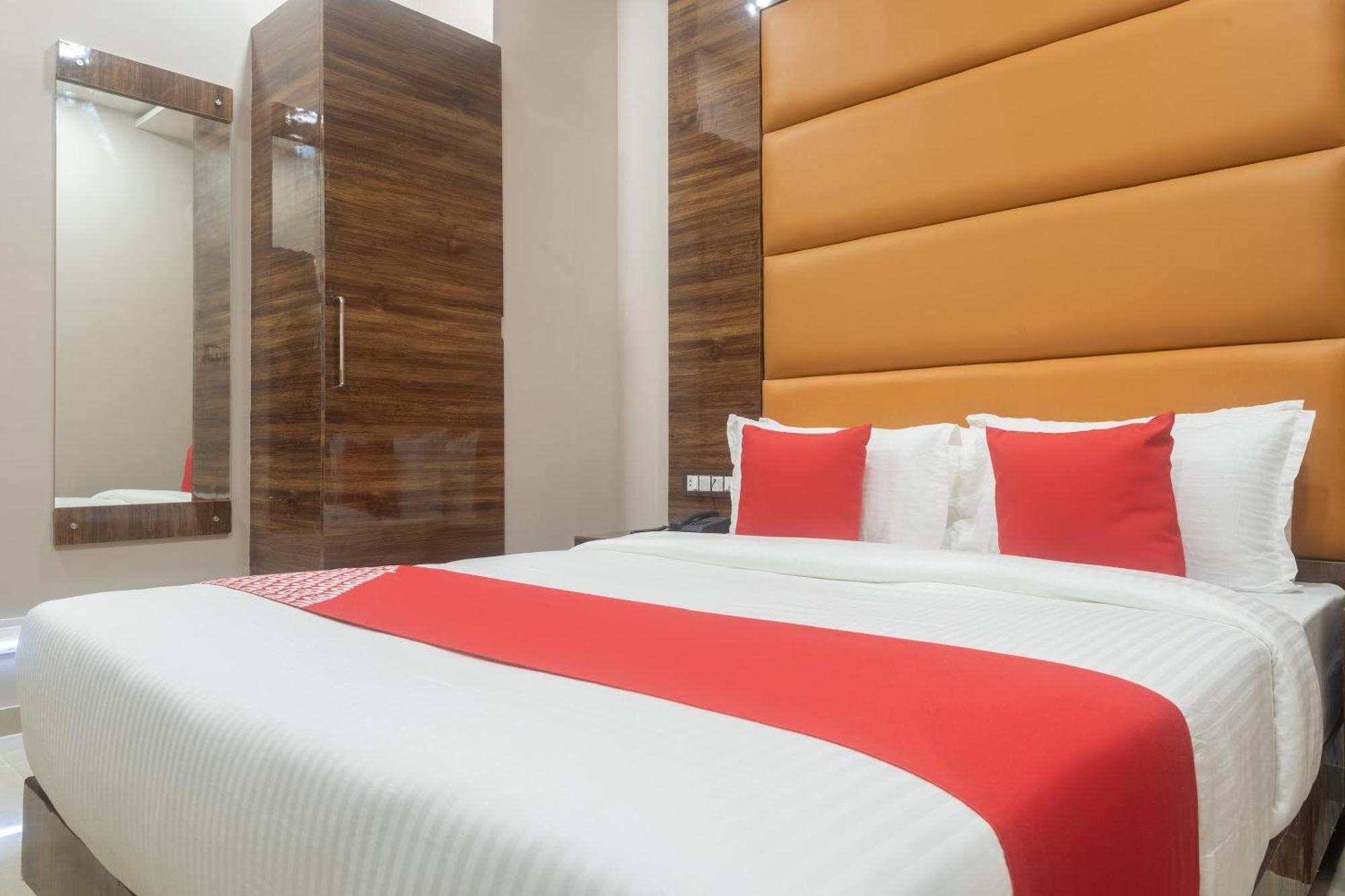Hotel Blue Executive Near Chhatrapati Shivaji International Airport Bombaim Exterior foto