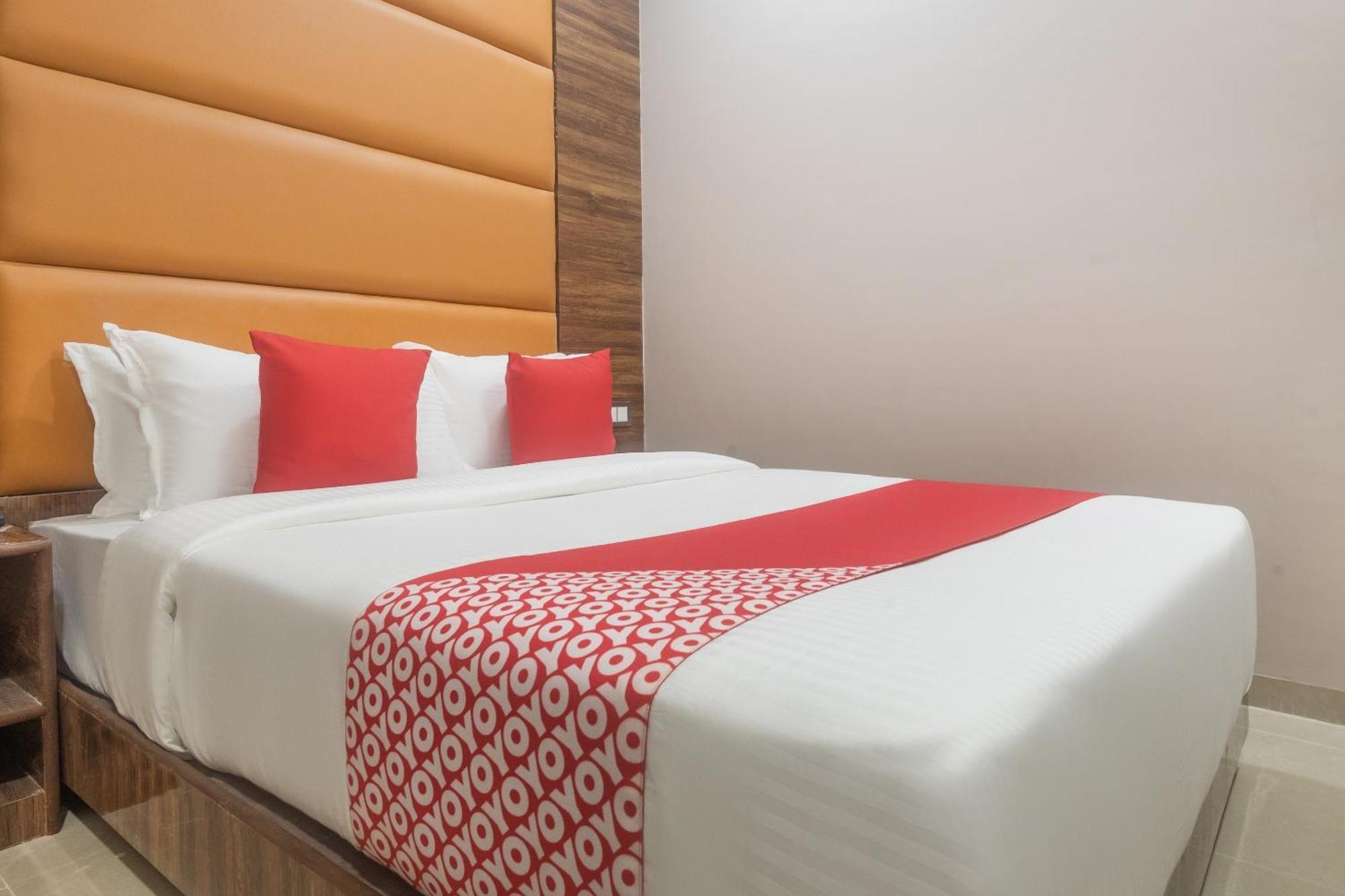 Hotel Blue Executive Near Chhatrapati Shivaji International Airport Bombaim Exterior foto