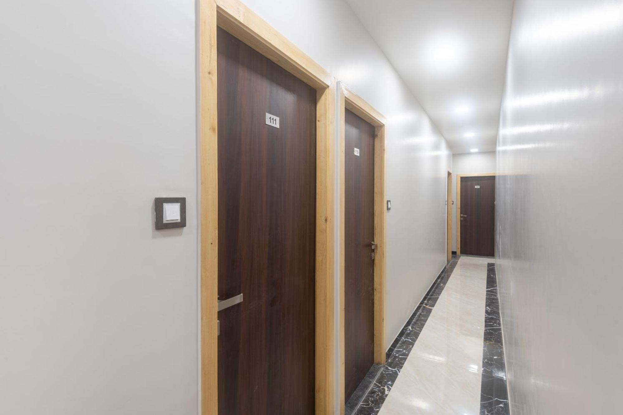 Hotel Blue Executive Near Chhatrapati Shivaji International Airport Bombaim Exterior foto