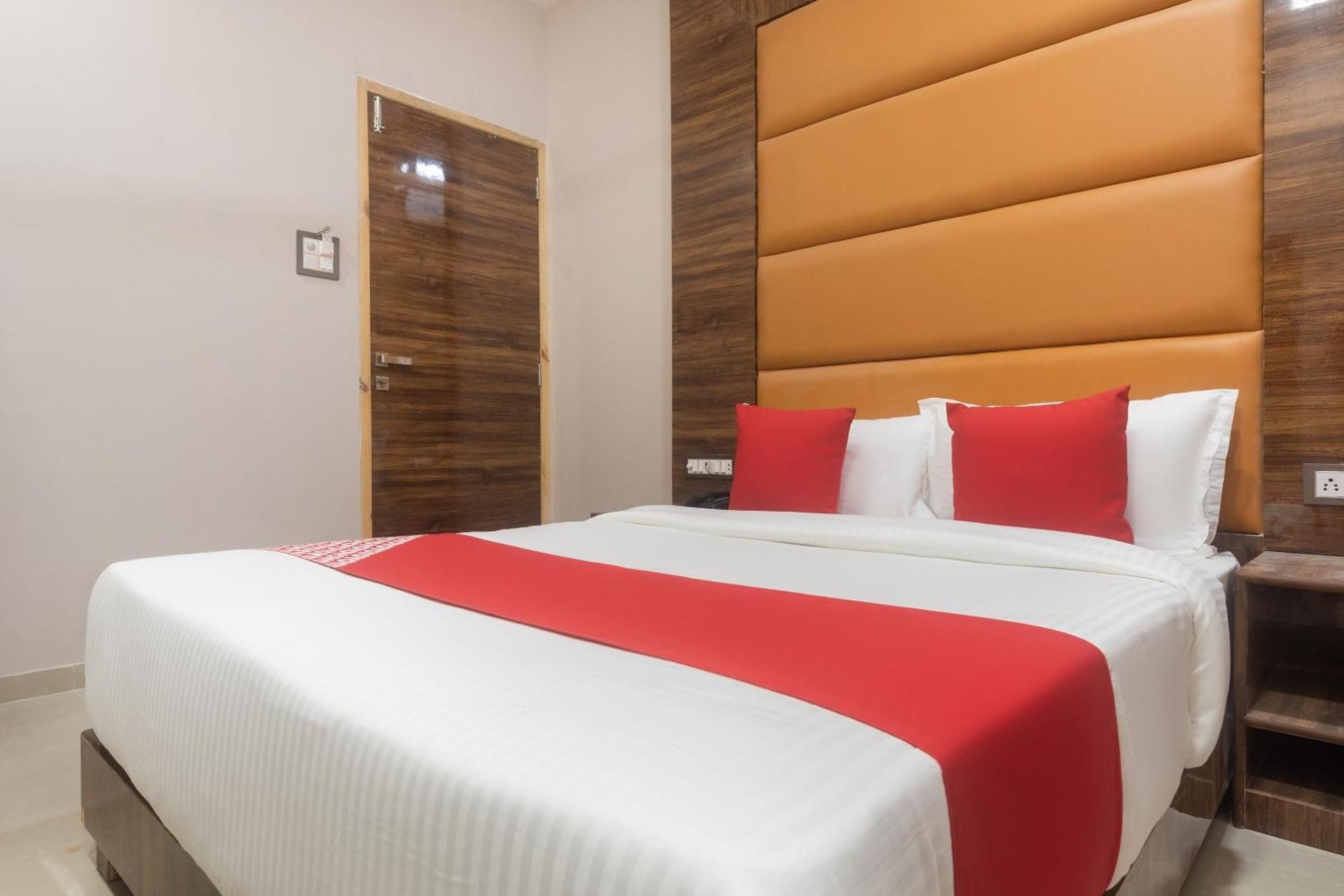 Hotel Blue Executive Near Chhatrapati Shivaji International Airport Bombaim Exterior foto